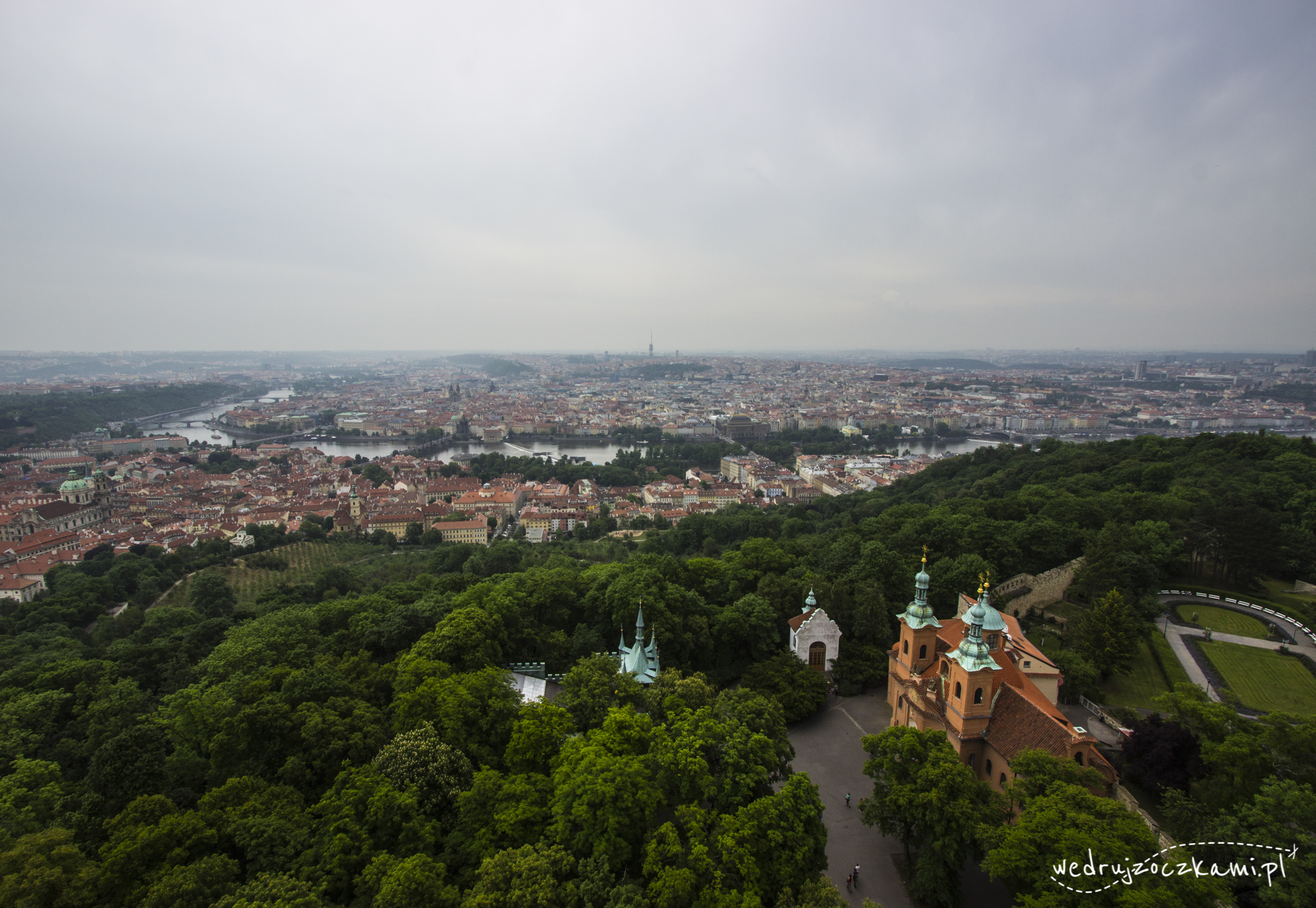 Widok z wieży Petrińskiej na Pragę