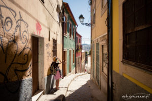 Wąskie uliczki i kolorowe kamienice, to jedna z wizytówek Porto