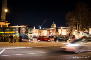 Trafalgar Square nocą